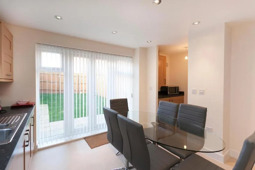 Dbs Serviced Apartments - The Townhouse Castle Donington