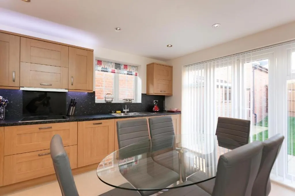 Dbs Serviced Apartments - The Townhouse Castle Donington