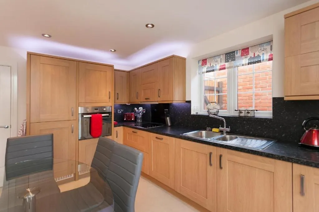 Dbs Serviced Apartments - The Townhouse Castle Donington