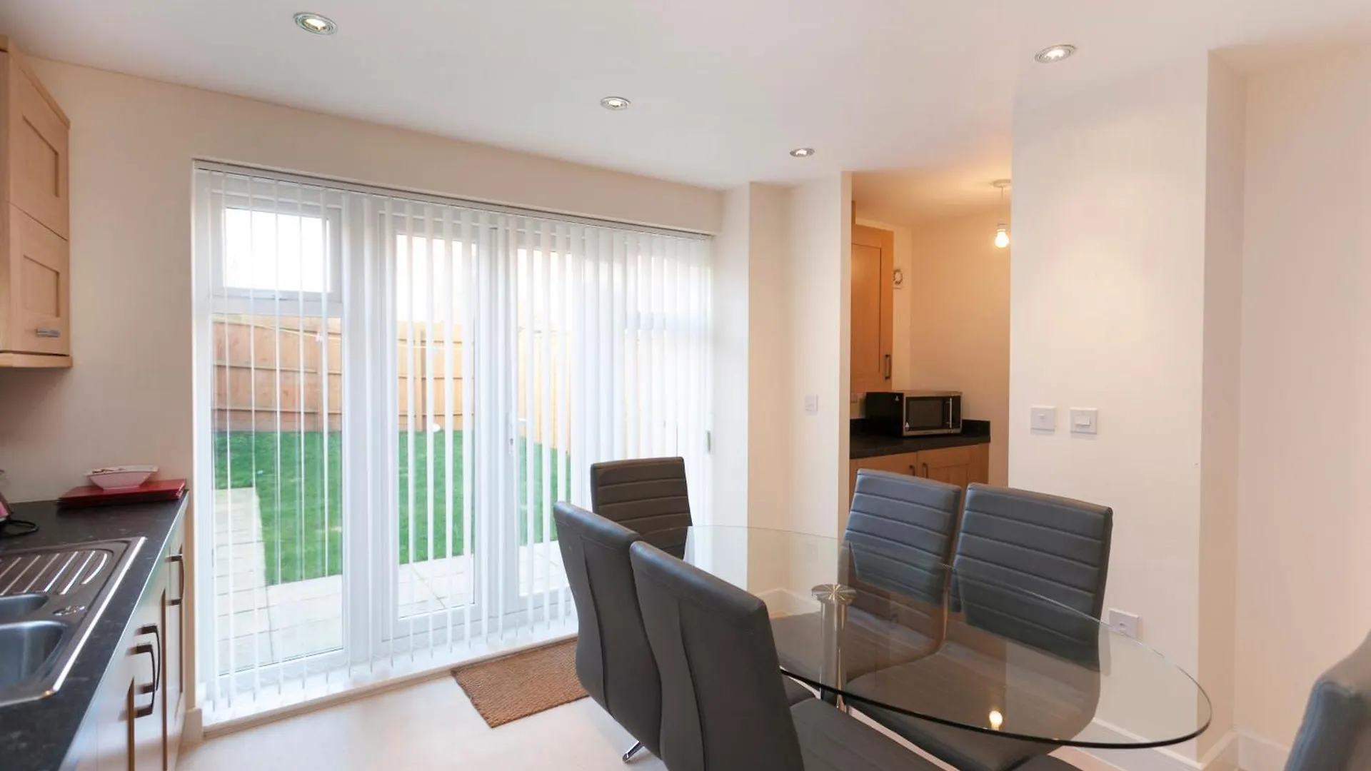 Dbs Serviced Apartments - The Townhouse Castle Donington