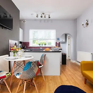 Delven House, 1 - Self Check-in, Self-catering Serviced For East Midlands Airport Castle Donington