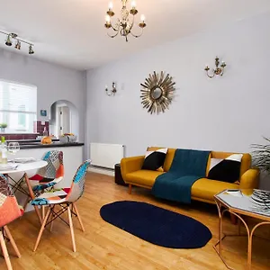 Delven House- Serviced Castle Donington